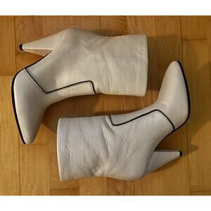 Stuart Weitzman Clinger Heel Sock Booties White Cream leather Point 8 WORN ONCE